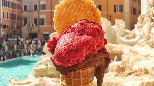 aida_eis-waffel_trevi-brunnen_rom_italien_kreuzfahrten-flemming AIDA Eiswaffel am Trevi Brunnen in Rom