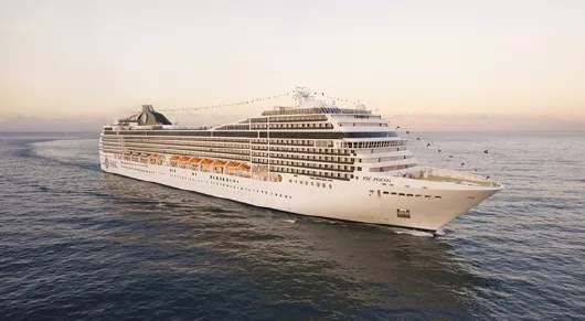 msc-poesia_schiff_drohnenaufnahme_kreuzfahrten-flemming MSC Poesia auf See